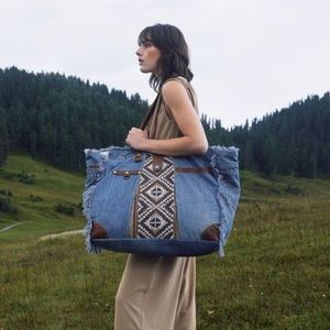 Sold!! Myra bag denim weekender!!! 🎉😍 Denim bags! New trend for 2024! 💝